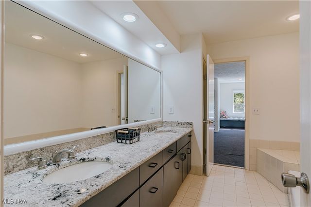 15 Laurel Hill Lane, Pepper Pike, OH 44124