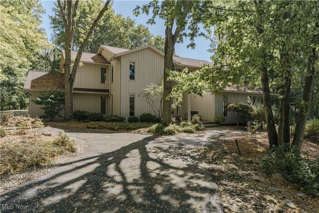 15 Laurel Hill Lane, Pepper Pike, OH 44124