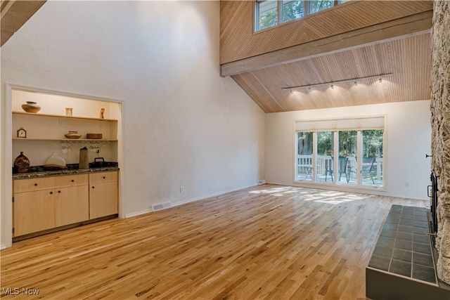 15 Laurel Hill Lane, Pepper Pike, OH 44124