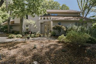 15 Laurel Hill Lane, Pepper Pike, OH 44124