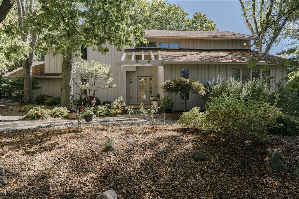 15 Laurel Hill Lane, Pepper Pike, OH 44124