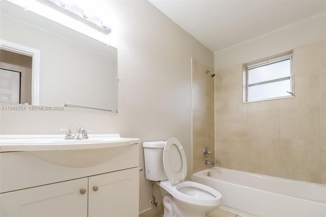 4180 NW 34th Way, Lauderdale Lakes, FL 33309