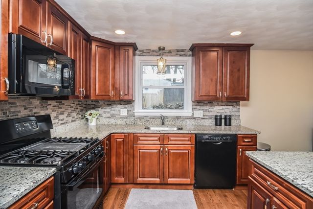 215 Trull Lane E, Lowell, MA 01852