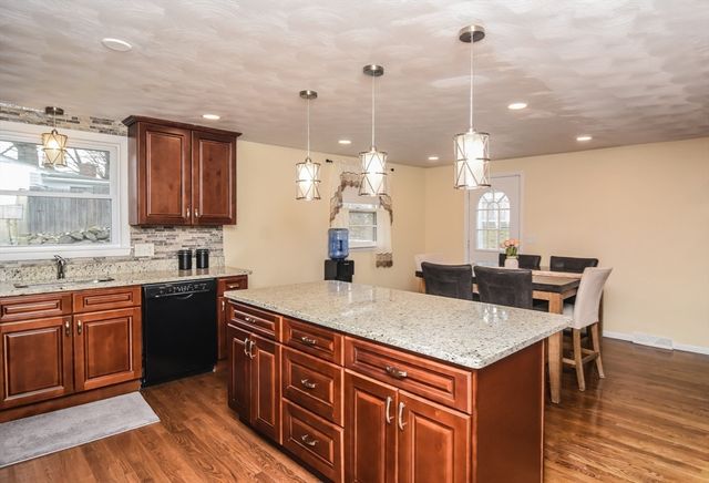 215 Trull Lane E, Lowell, MA 01852