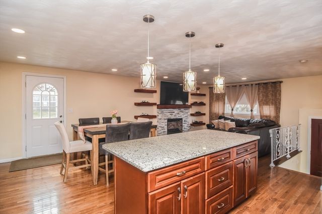 215 Trull Lane E, Lowell, MA 01852