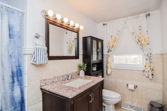 215 Trull Lane E, Lowell, MA 01852