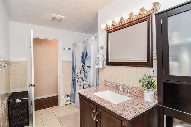 215 Trull Lane E, Lowell, MA 01852