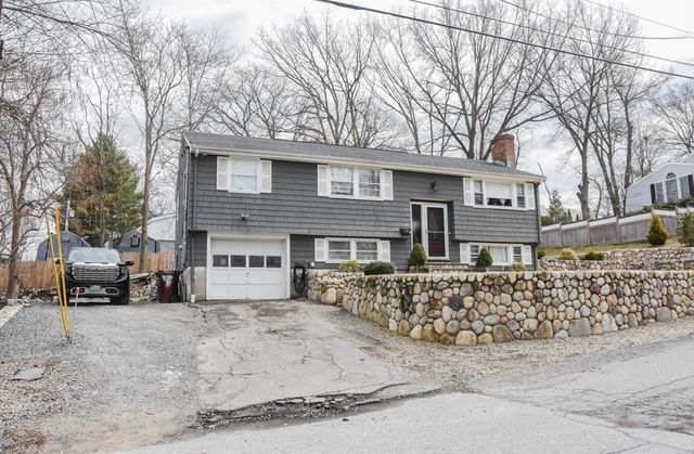 215 Trull Lane E, Lowell, MA 01852
