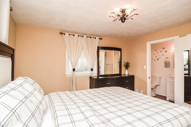 215 Trull Lane E, Lowell, MA 01852