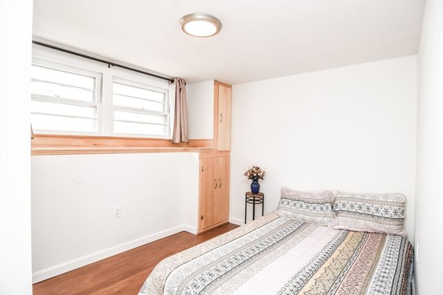 215 Trull Lane E, Lowell, MA 01852