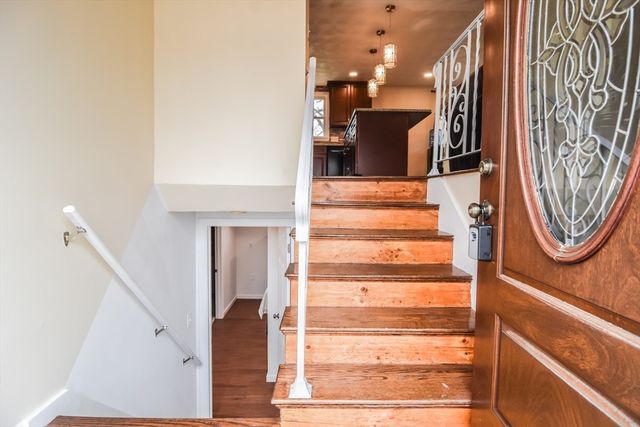 215 Trull Lane E, Lowell, MA 01852