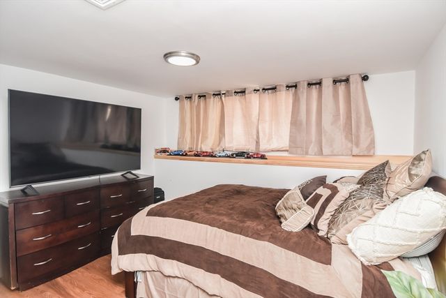 215 Trull Lane E, Lowell, MA 01852