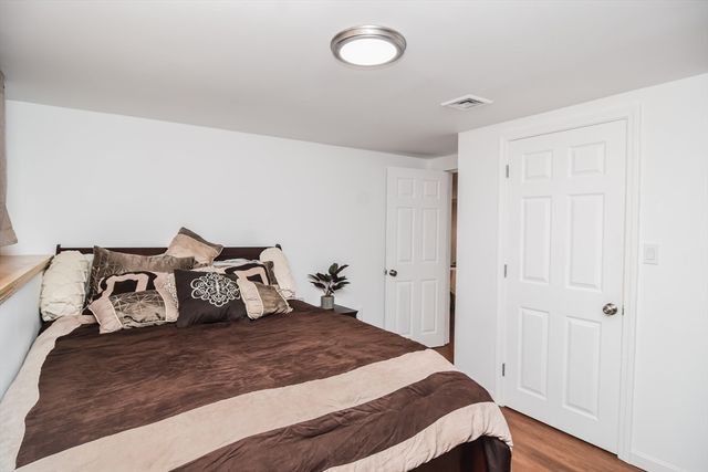 215 Trull Lane E, Lowell, MA 01852