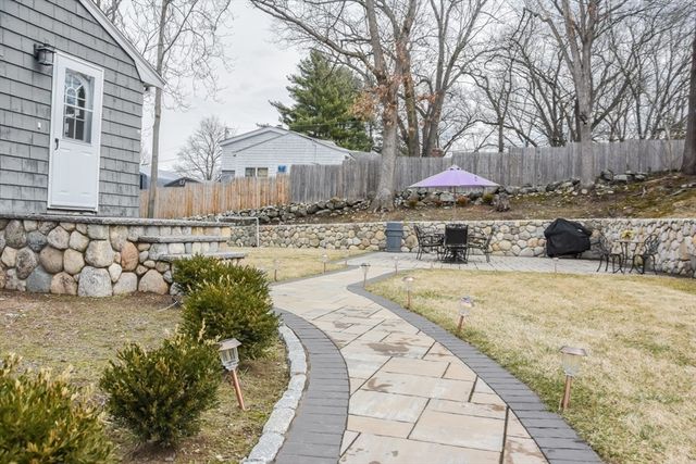 215 Trull Lane E, Lowell, MA 01852