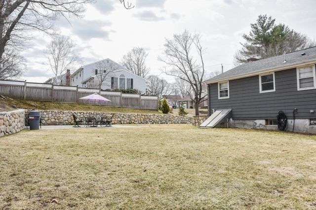 215 Trull Lane E, Lowell, MA 01852