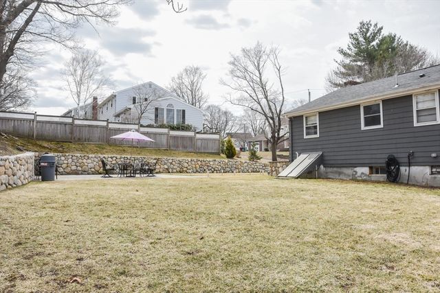 215 Trull Lane E, Lowell, MA 01852