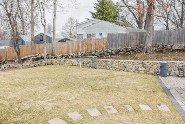 215 Trull Lane E, Lowell, MA 01852