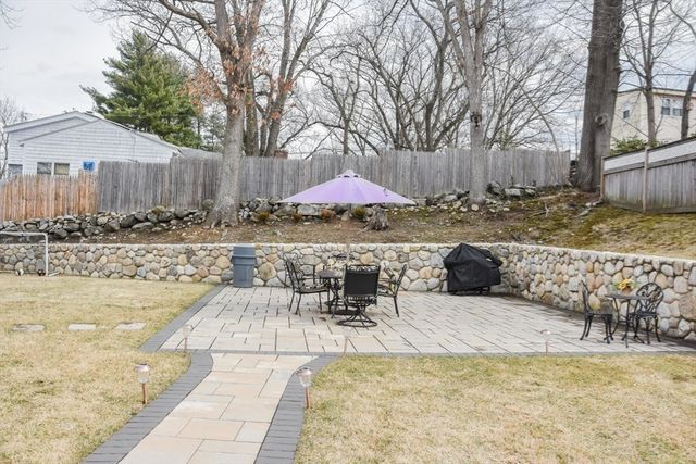 215 Trull Lane E, Lowell, MA 01852