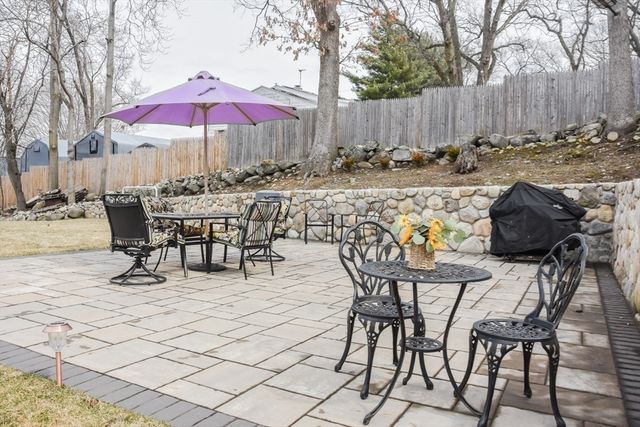 215 Trull Lane E, Lowell, MA 01852