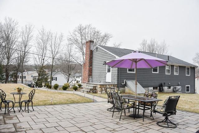 215 Trull Lane E, Lowell, MA 01852