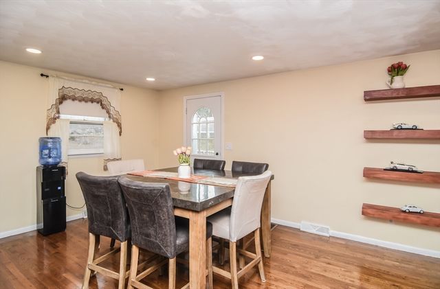 215 Trull Lane E, Lowell, MA 01852