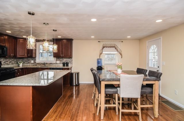 215 Trull Lane E, Lowell, MA 01852