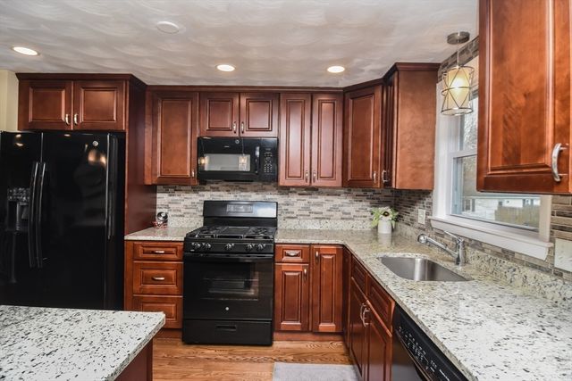 215 Trull Lane E, Lowell, MA 01852