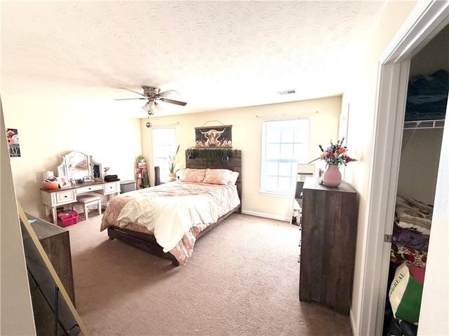 122 Broadstone Dr, Adams Twp, PA 16046