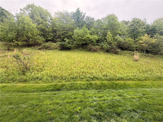 122 Broadstone Dr, Adams Twp, PA 16046