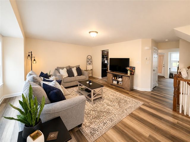 122 Broadstone Dr, Adams Twp, PA 16046