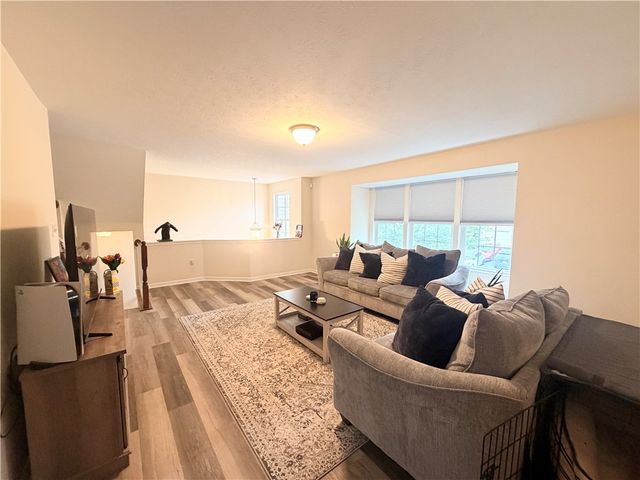122 Broadstone Dr, Adams Twp, PA 16046