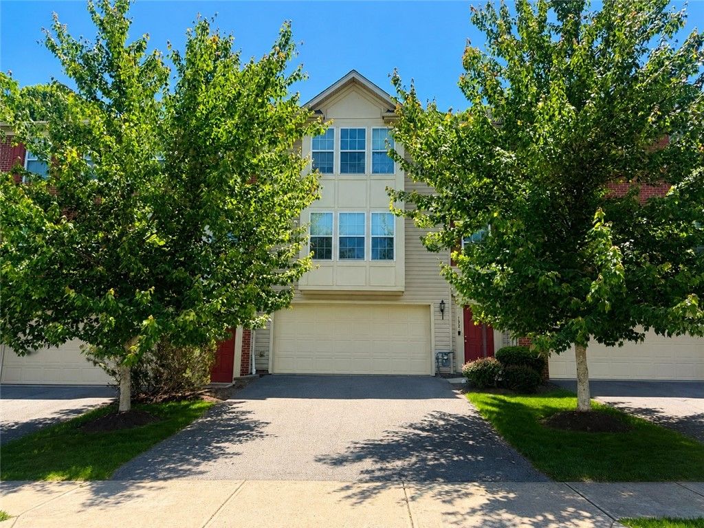 122 Broadstone Dr, Adams Twp, PA 16046