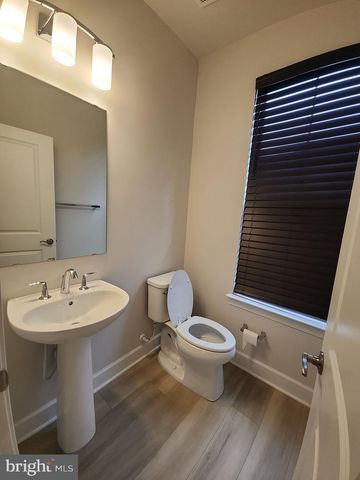 6730 BELCREST RD, Hyattsville, MD 20782