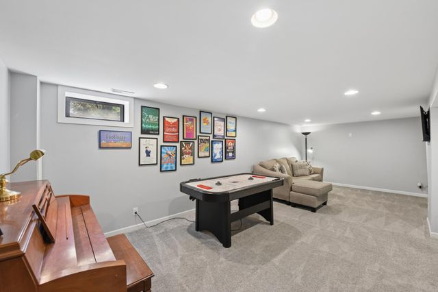 6101 Upper Afton Circle, Woodbury, MN 55125