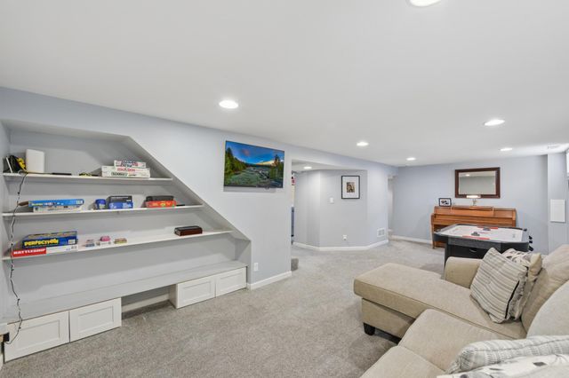 6101 Upper Afton Circle, Woodbury, MN 55125