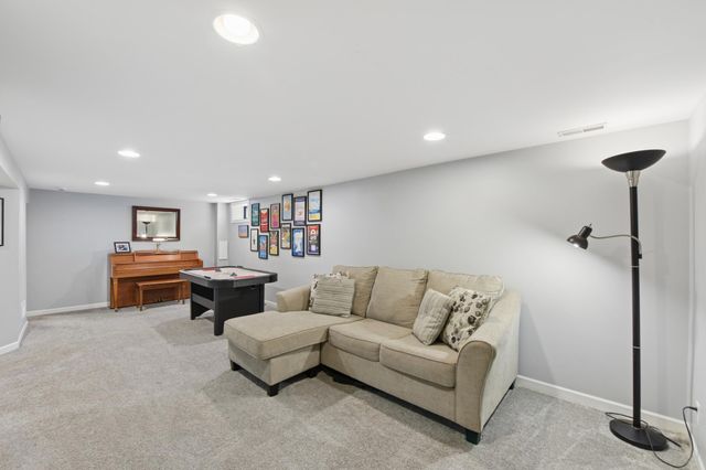 6101 Upper Afton Circle, Woodbury, MN 55125