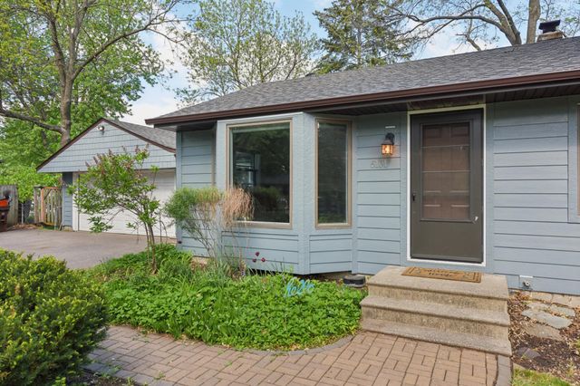 6101 Upper Afton Circle, Woodbury, MN 55125