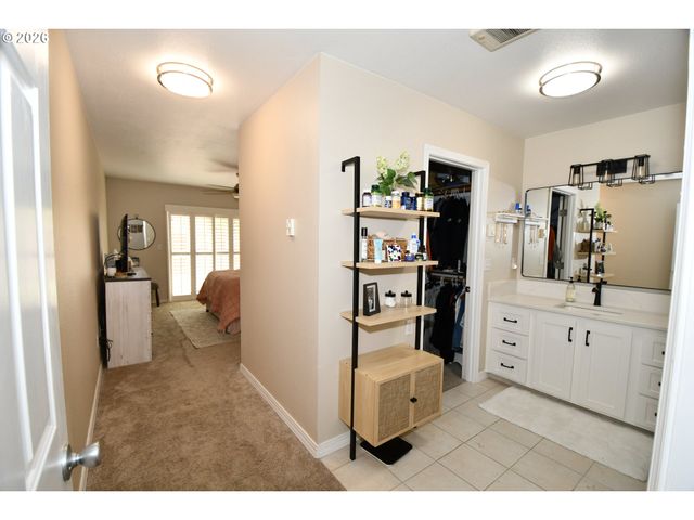 1910 Se 114TH Ct B, Vancouver, WA 98664