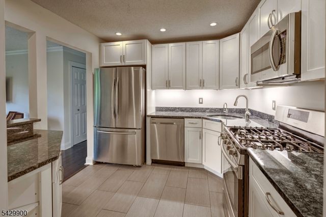 142 Woodward Ln, Bernards Twp., NJ 07920