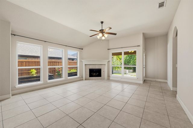512 Carnation Lane, Mansfield, TX 76063