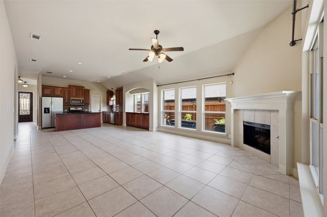 512 Carnation Lane, Mansfield, TX 76063