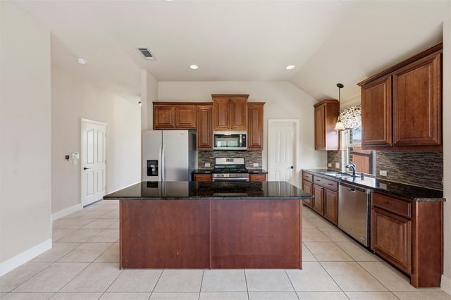512 Carnation Lane, Mansfield, TX 76063
