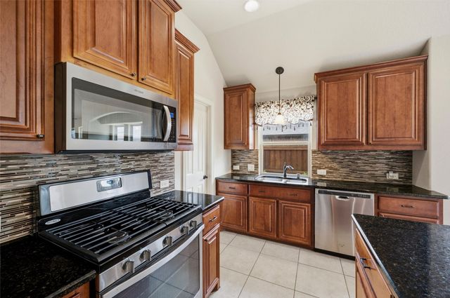 512 Carnation Lane, Mansfield, TX 76063