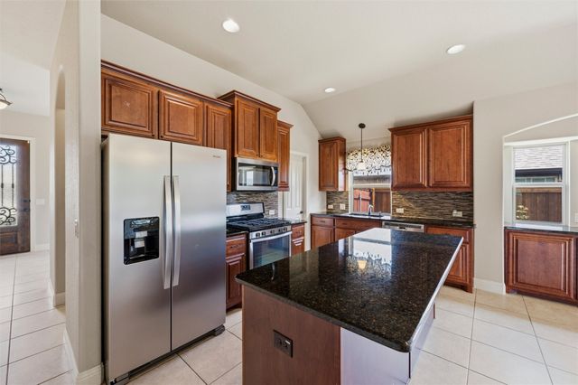 512 Carnation Lane, Mansfield, TX 76063