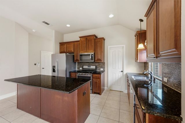 512 Carnation Lane, Mansfield, TX 76063