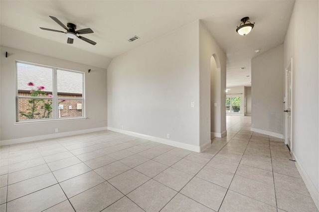 512 Carnation Lane, Mansfield, TX 76063