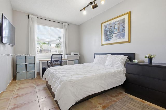 2160 NW 188th Ter, Pembroke Pines, FL 33029