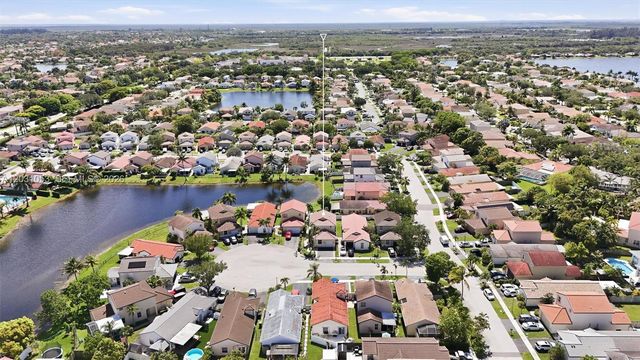 2160 NW 188th Ter, Pembroke Pines, FL 33029