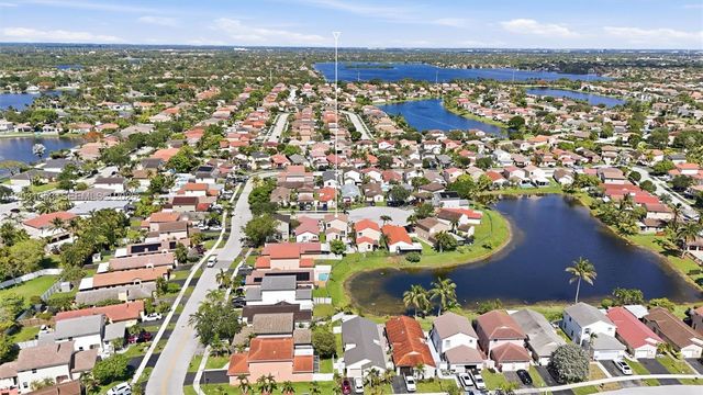 2160 NW 188th Ter, Pembroke Pines, FL 33029