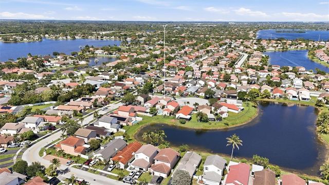 2160 NW 188th Ter, Pembroke Pines, FL 33029